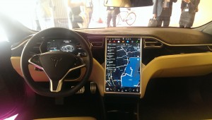 6-demoroom2-cruscotto-Tesla-infotainment